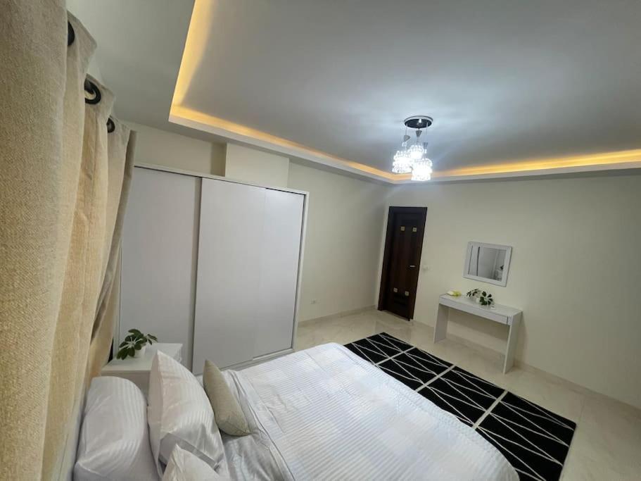 Duplex At Golden Square Káhira